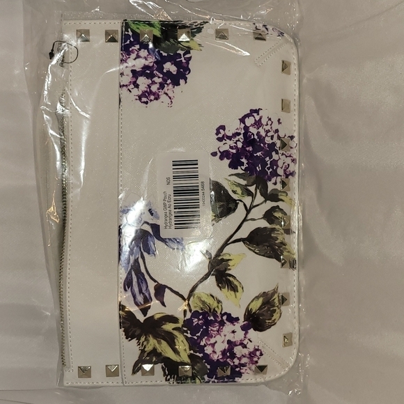 WHITE House Black Market Hydrangea GWP Pouch - Picture 5 of 11